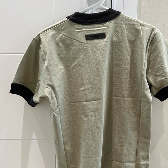 BNWT ESSENTIALS TSHIRT - Picture 5 of 5